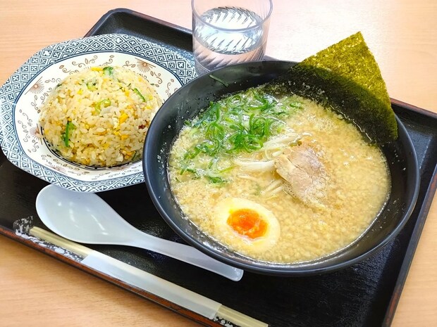 【男性に聞いた】毎日でも食べたくなる「中華・ラーメンチェーン」ランキング! 2位は「天下一品」、1位は?