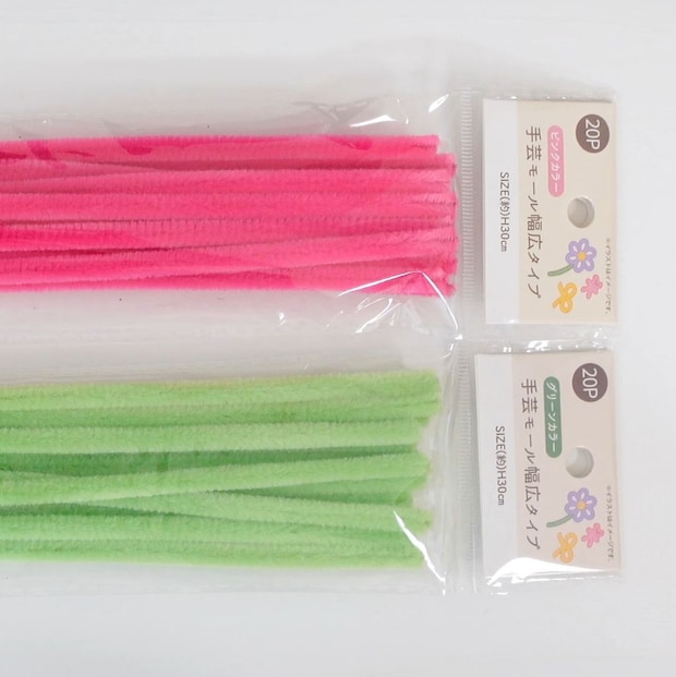セリアの2色のモールをグルグル巻いたら……　プレゼントにぴったりな完成品に「かわいいです！」「作ってみます！」