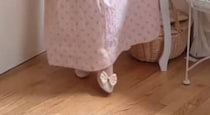 「シミがあるから」と格安だったビンテージドレス→リメイクすると……　大胆なアレンジに「上手にアップデートしてる！」【海外】