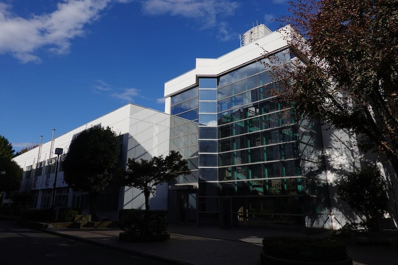 「とにかく、素晴らしい」　“自慢できる東京都の私立大学”って？　ランク上位に学生の声「マジで研究全てが楽しくてハッピー」「総合的にみてとても良い学校だと思う」