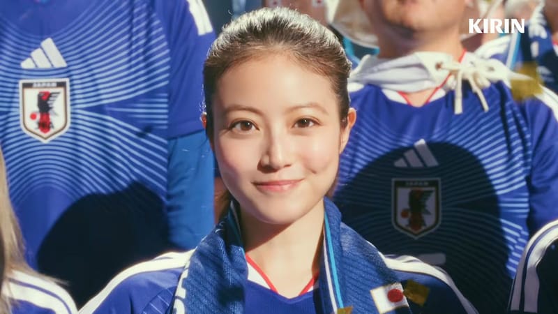 「なんでいるの」今田美桜の新CM→背後にいた“まさかの人物”に「大声出た」「衝撃すぎる」「デカすぎwww」
