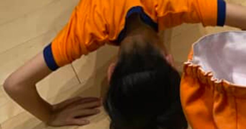 9歳息子が「なおしてくださあい！」と土下座→渡された“赤白帽”を見ると……「どうしてこうなるの？」　ママ仰天の光景に「爆笑しましたww」
