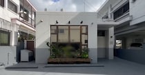 郵便局だった建物を改装したホテル→中に入ると……　驚きの内装に「宴会できる」「マジ最高じゃん」