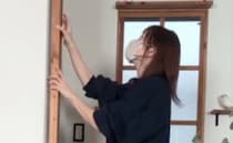 「もっと早く知りたかった」　2×4の木材を壁に突っ張るだけで……　子育て中、まねしたくなるアイデアに「この考え方はなかった」