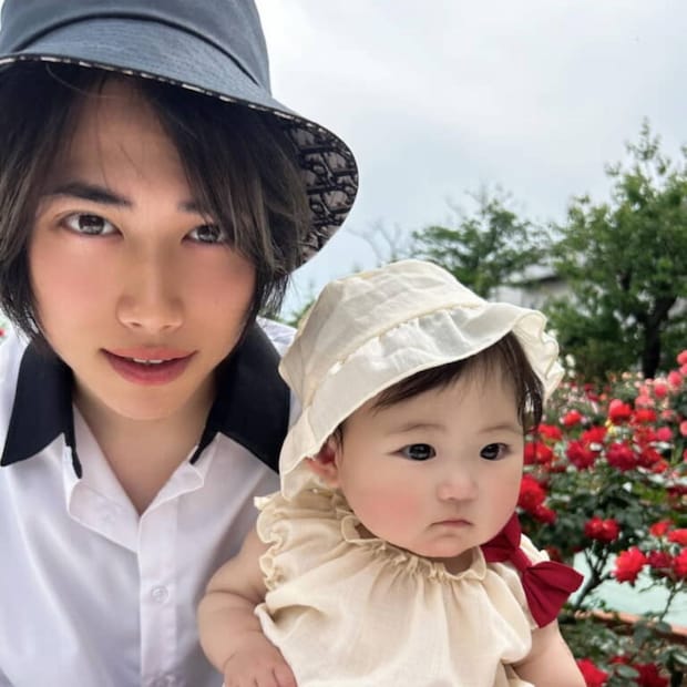 生後8カ月娘と25歳新米パパ→1年後……　驚きの姿に「ええっ」「思わず二度見しました」と160万表示