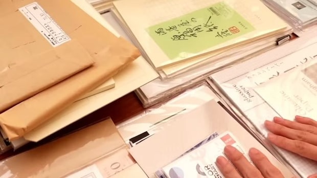 使いたい紙がすぐに見つからない……　たくさんある“紙もの”、どう収納する？　文具好きの整理方法に「すごく助かる方法」「真似したいアイデアばかり」