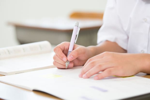 「これは偉業」高3がびっしり書き込んだノート→よく見ると…… “史上初”のノートに大反響 「プリントして生地にしてドレスにしてまといたい」