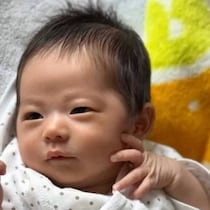 生まれたての赤ちゃん→たった3カ月後……　信じられない激変姿に「こんなに変わる！？」「急にですか？」