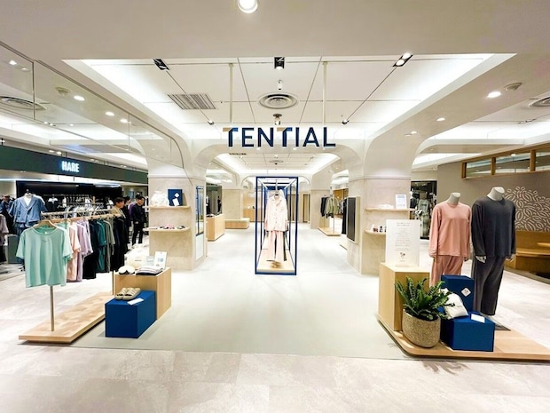 「長時間歩いてもまったく疲れません」TENTIAL（テンシャル）の“リカバリーサンダル”に絶賛の声 「足裏マッサージされてるみたい」「シンプルなデザインがおしゃれ」