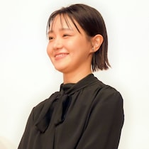 奈緒、原作者・京極夏彦の“素直な感想”に安堵「力が抜けました」　映画『死ねばいいのに』主演