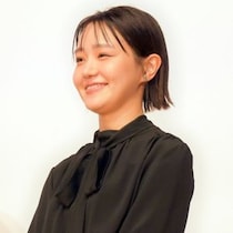 【画像】奈緒さんの全身を見る