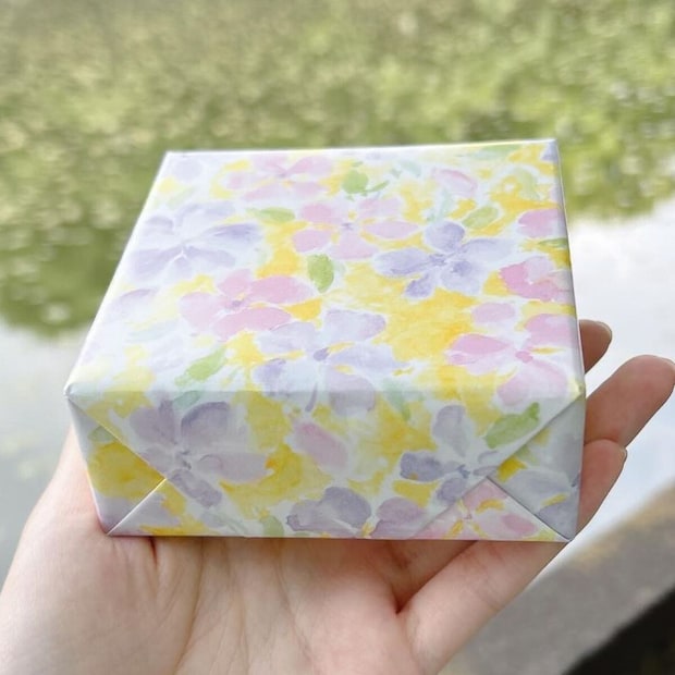 皇居で買った2000円のお土産→包み紙を開けたら……　「このクオリティーでこの値段!?」「絶対買いに行きます」