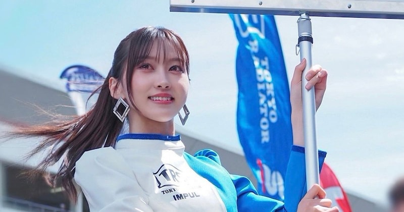 堂々と立つレースクイーン→撮影の裏側は……　150万表示の“理想と現実”に「めっちゃカッコええやん」「本当にすごい」