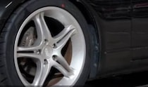 父の退職祝いに息子が“一番安い”車を買ったら……　「なんだか泣けてきた」父母がド肝を抜いた光景に「世界に1台しかない素敵な名車」