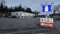 「もはや2食分だったよ」　ローソンの“やりすぎ687kcalバーガー”に注目集まる！　「断層めっちゃおもろいwww」「これだけで満足なカロリーモンスター」