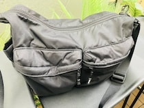 ユニクロのバッグ→ダイソーのアイテムを中に入れるだけで……　目からウロコのアイデアに「この発想はなかった！」「真似したい」
