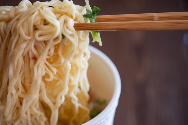 【40代が選ぶ】「コスパ最強だと思うカップ麺ブランド」ランキング! 2位は「ごつ盛り(東洋水産)」、1位は?