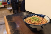 「福井県の立ち食いそばの名店」あなたの好きなお店はどこ？　福井駅にある長い歴史を持つ老舗製麺所の直営店などを紹介！