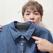 「1枚あると無敵」しまむらの“定番デニムシャツ”→50代女性が着こなしたら……　大人コーデに「カッコいい」「痩せて見える」