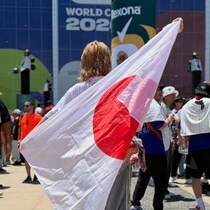 【画像】美腹筋あらわな正面の姿