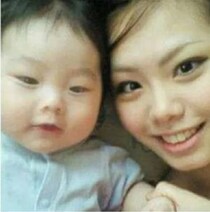 19歳で息子を産んだママ→19年後には……　驚がくのビフォーアフターに「素晴らしい女性」「お母さんまったく変わってない」