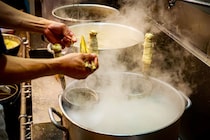 ラーメンがマジでうまいと思う「都道府県」人気ランキング！　50代が選ぶ第2位は「福岡県」、1位は？