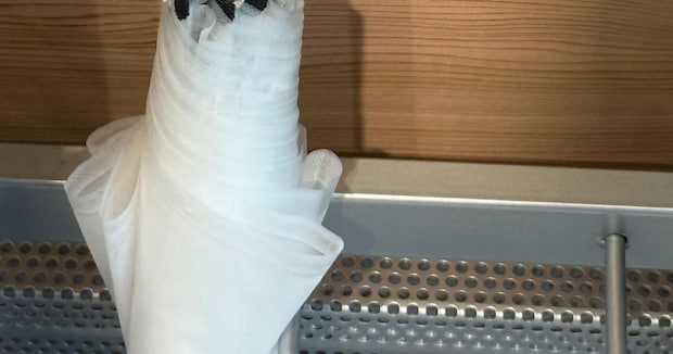 傘を絶対に盗まれたくない女性→「すごいライフハック見つけた！」　まさかの光景に「この傘は触りたくない」「特許取れるレベル」