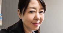 「老後の事心配になってませんか」　55歳の堀内敬子、別人レベルの“激変メイク姿”が衝撃的　「えっ敬子さん!?」「こんなお婆さんに」「技術ってすごい」