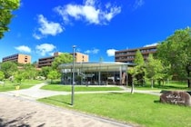 「選んで損はありません」　“中国地方の大学”ランキング上位に学生の声　「教育学部は全国でも有名」「立地の悪さを考慮しても満足」「世界中に視野を広げた勉強ができる」