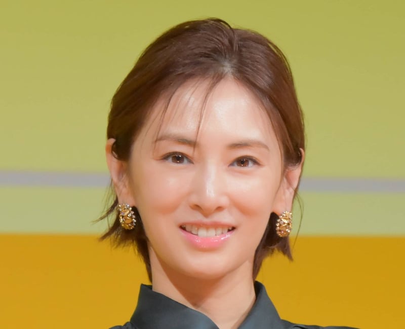 北川景子「すごく迷った」ルーヴル美術館訪問で“選ばなかった服”を披露「ちょっとルネサンスっぽい」