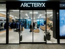 「色違いでリピート」ARC’TERYX（アークテリクス）の“ショルダーバッグ”が大好評　「ペットボトルや財布を入れても余力がある」「シンプルながらおしゃれ」