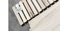 セリアのウッドパネルを木材にくっつけると……　目からウロコの完成品に反響