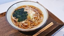米沢駅にある多彩なそばメニューが楽しめる人気店などを紹介！　山形県の「立ち食いそば」の名店5選！