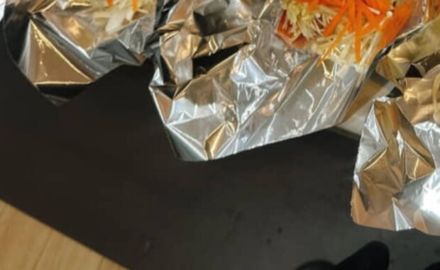 8人の子どもを育てるママ→用意したのは10人分の…… 圧巻の食卓に「給食みたい」「尊敬します」