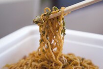 【東海在住者に聞いた】一番コスパが良いと思う「カップ焼きそば」ランキング！　2位は「ペヤング ソースやきそば」、1位は？