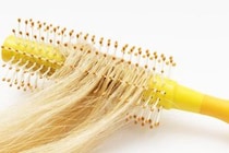 ヘアブラシはどれくらいの頻度でお手入れすればいいの？