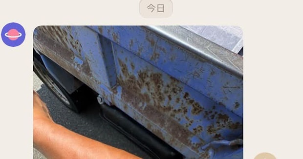 仕事中の夫から届いたLINE→「腕の日焼け報告」かと思ったら……　まさかの“続き”に「ジワるww」「かわいい36歳児さんですな」