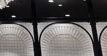 埼玉県にある鉄道博物館→売店でふと上を見ると……「すげぇ（笑）」　“衝撃の光景”に「一瞬分からんかった」「今度見てみよう」