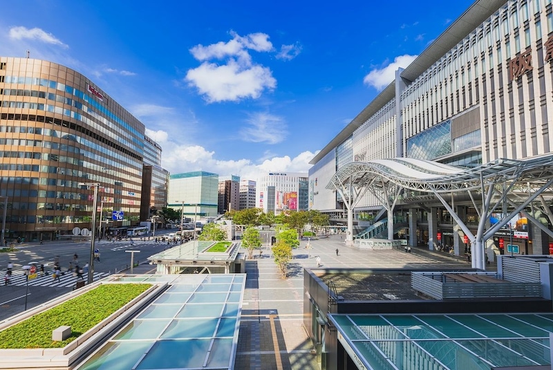 SNSで話題沸騰! 博多駅でしか買えない“カップもつ鍋”に「最高すぎる」「本当に羨ましい」「次行ったら絶対買う」の声