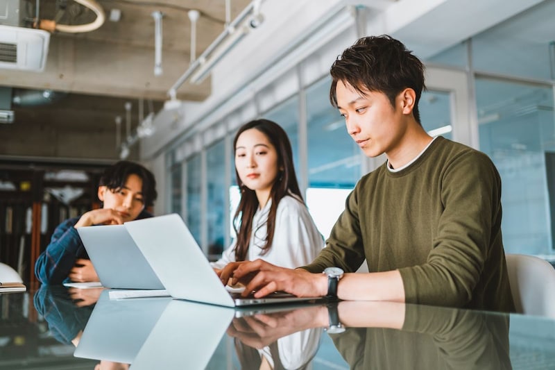 【60代に聞いた】社長や起業家を多く輩出しているイメージの「東京都の私立大学」ランキング！　2位は「慶應義塾大学」、1位は？