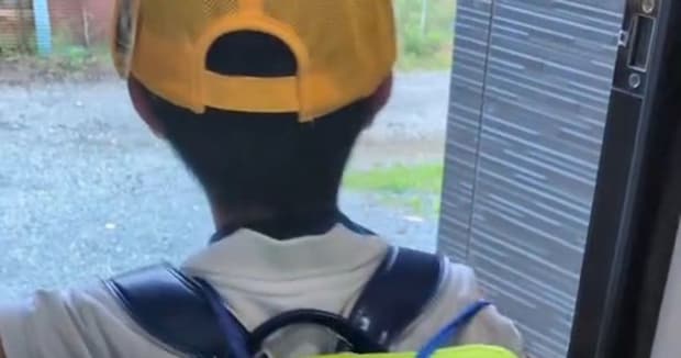 次男の“水泳の授業”前夜、プールバッグがない!→慌てたママは…… 「既製品より使いやすそう」「すごいお母さん!!」