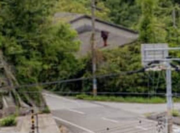 「道路が突き刺さってる」高知県で発見された“ありえない光景”が320万表示　「完全に刺さってるすごっ！」