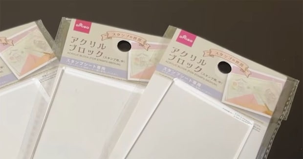 ダイソーのアクリルブロック、シールを貼って4枚重ねると…… 「これはすごい!」「感動」「100均の材料で作れるなんて」