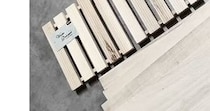 セリアのウッドパネルを木材にくっつけると……　目からウロコの完成品に反響