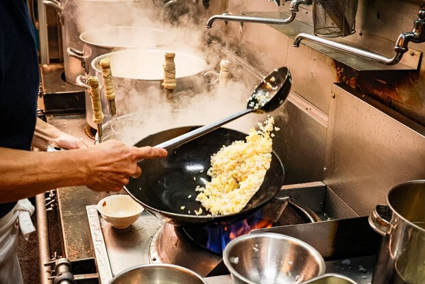 【関西在住者に聞いた】サイドメニューがおいしいと思う「中華・ラーメンチェーン」ランキング! 2位は「大阪王将」、1位は?