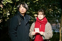 松村北斗×今田美桜W主演　累計発行部数160万部の東野圭吾ミステリー『白鳥とコウモリ』実写映画化　事件の謎に迫るシーン解禁