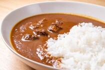 【男性に聞いた】手作りカレーくらいおいしい「レトルトカレー」ランキング！　2位は「ジャワカレー（ハウス食品）」、1位は？