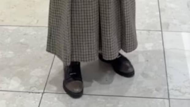 娘が「私の憧れ」と絶賛するおしゃれな54歳母→驚きの姿に「54!?　本当に??」「こんな50代になりたい」の声