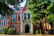 【男性が選ぶ】子どもを進学させたい「東京都の私立大学」人気ランキング！　2位は「早稲田大学」、1位は？