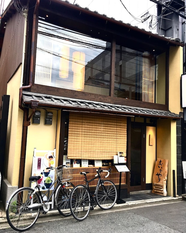 「もっと早く買えばよかったーー！」　京都の“なめらか食感のおまんじゅう”が大好評！　「初めて食べた味」「口の中でとろけるのがたまりません」